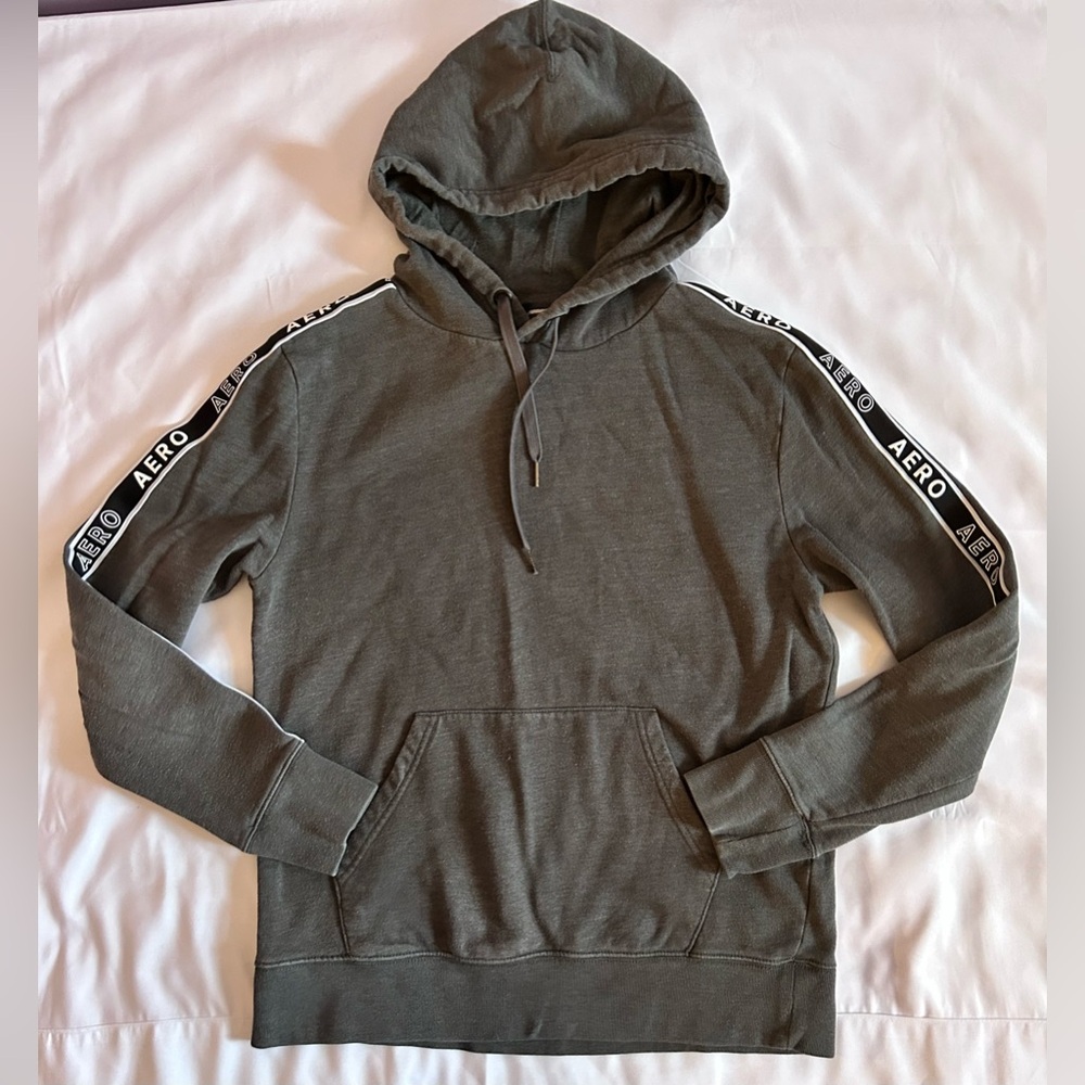 Aeropostale Dark Gray Pullover Hoodie with Long Sleeves Size
Medium